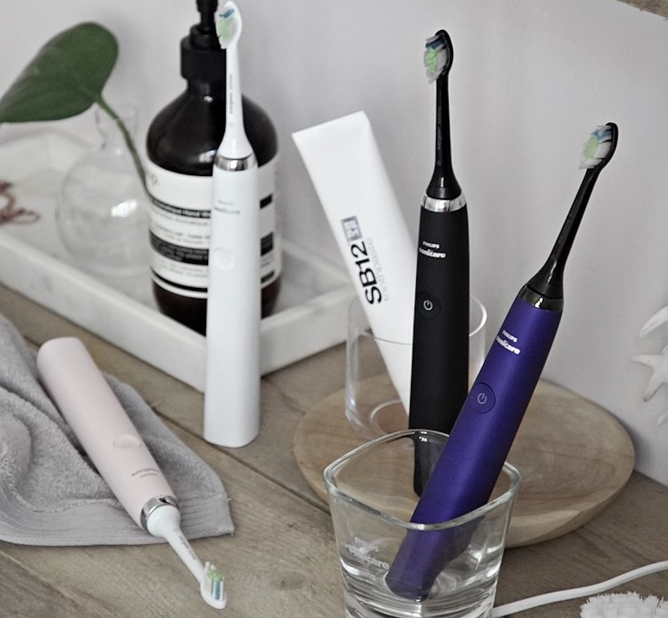 sonicare-diamondclean-electric-toothbrush-by-philips-gadget-flow